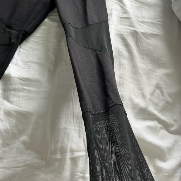 TNA high waisted black leggings with mesh design - Picture 4 of 10